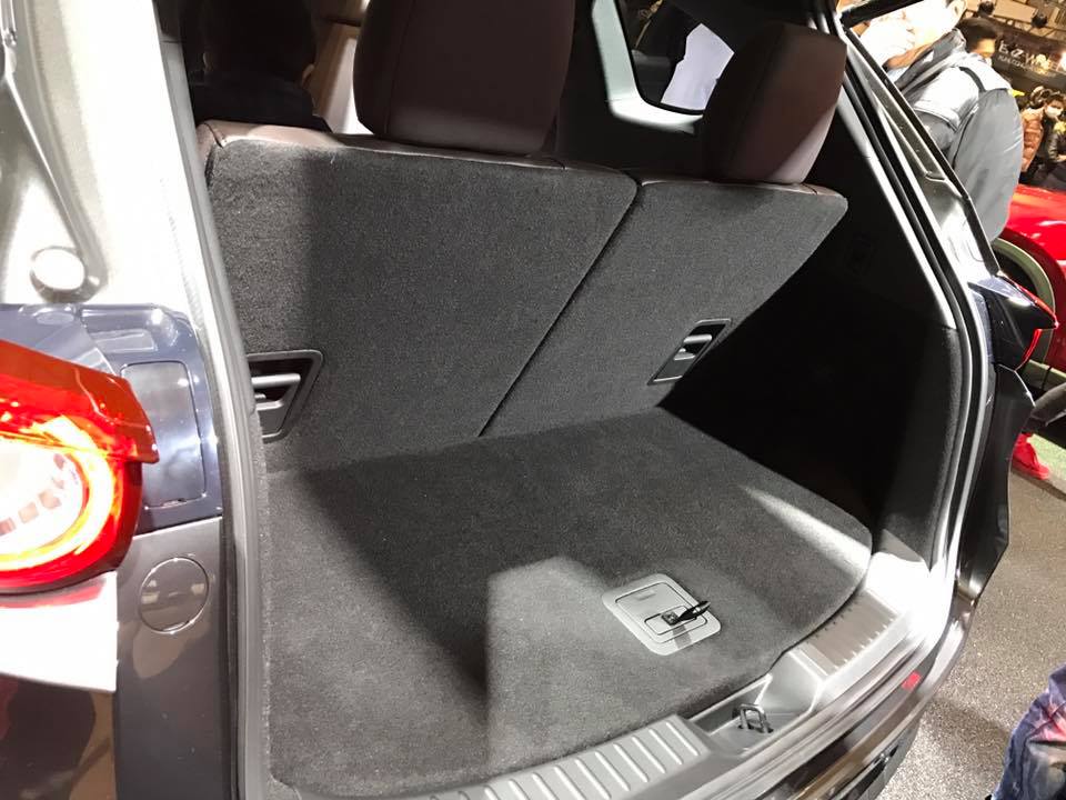 7人乗りマツダcx 8の内装 3列目シートの座り心地は 車情報ラウンジ Young Amg