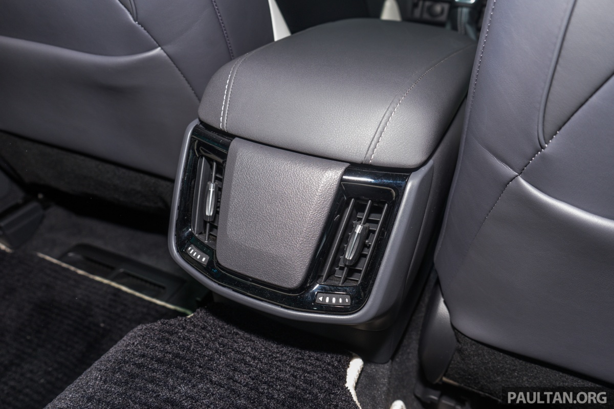 トヨタ新型クラウン2系の内装と後部座席 安っぽい しょぼいのは本当 車情報ラウンジ Car Lounge