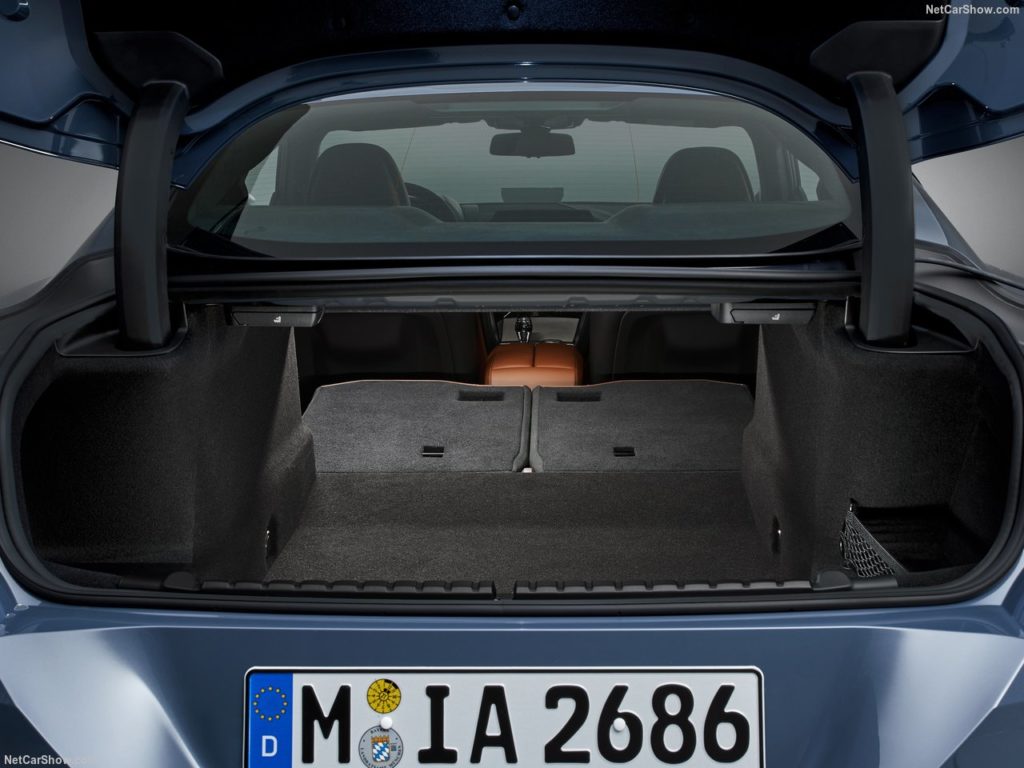 BMW8シリーズクーペ　内装　荷室