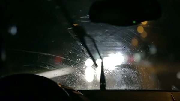 雨の日の夜の運転